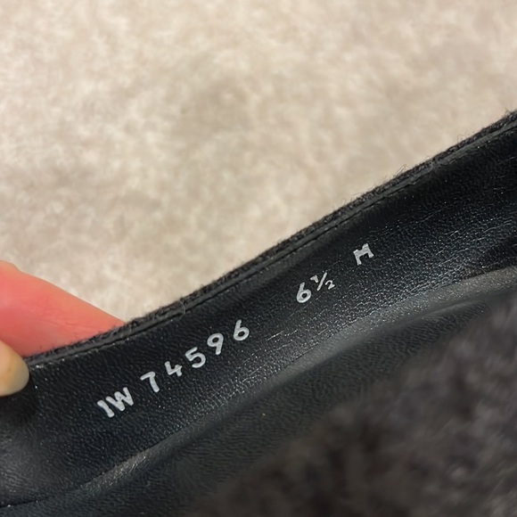 Stuart Weitzman Gray Round Toe Heels - Picture 9 of 9